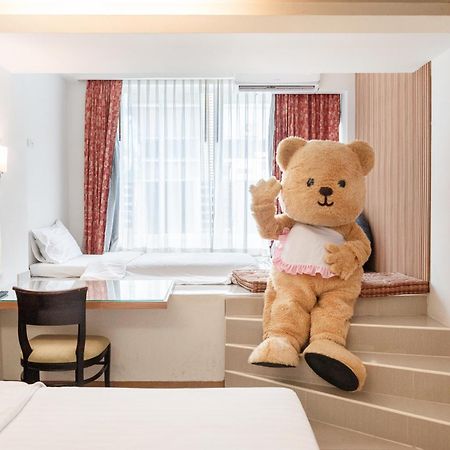 P2 Boutique Hotel Банкок Екстериор снимка