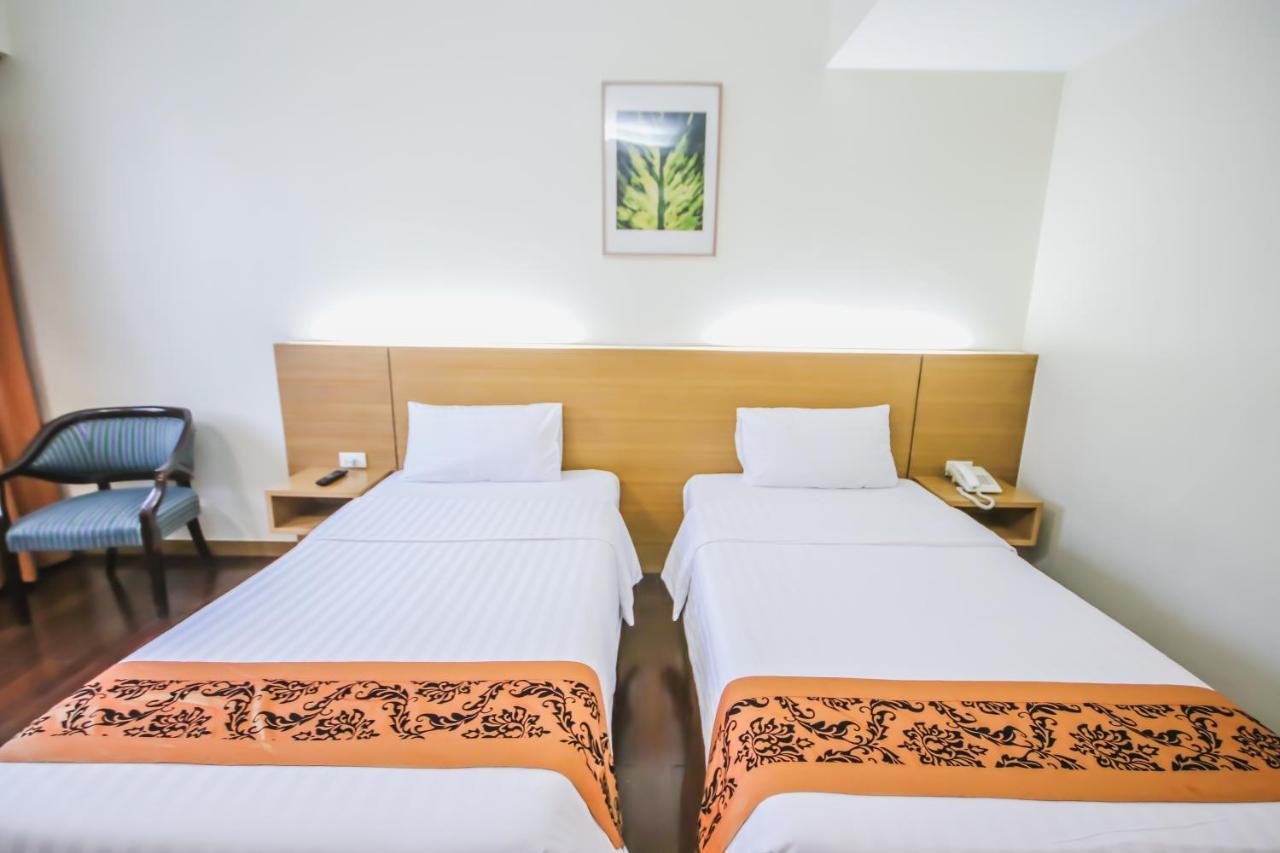 P2 Boutique Hotel Банкок Екстериор снимка